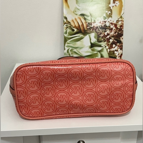 Michael Kors Coated Canvas Handbag Salmon Colored - Picture 9 of 15